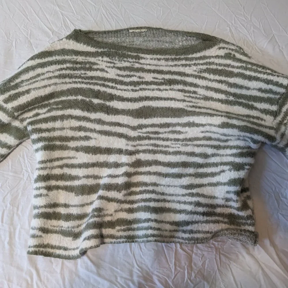 Easel Sweater - Picture 3 of 3
